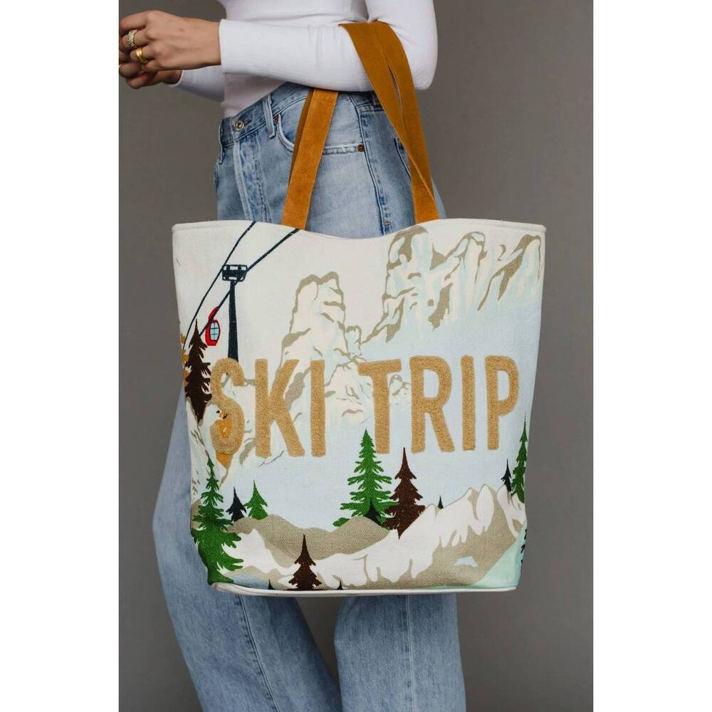 NEW PANACHE women's ski resort scene tote in white, light blue & green